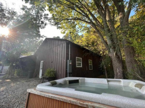 Hot Tub - Purple Sunset Hill - The Paris Suite
